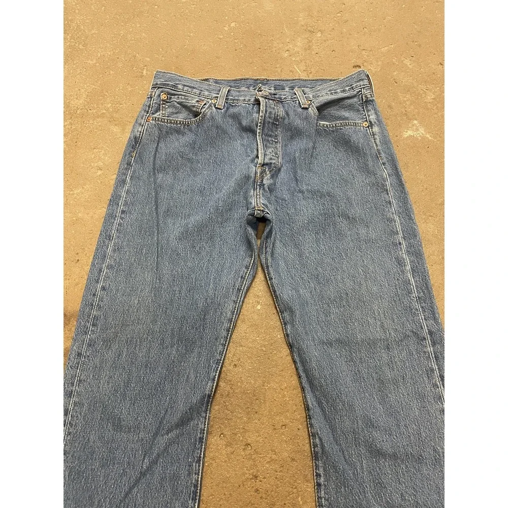 Levis 501 Jeans‎ Mens 34x31 Medium Blue Denim Regular Straight Leg Button Fly